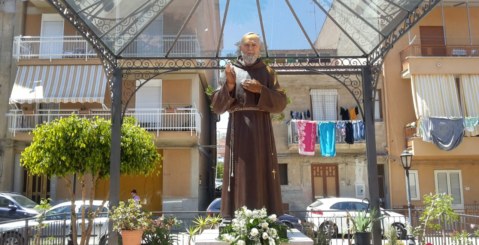 Inaugurata la nuova statua di Padre Pio