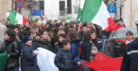 150° Unità d’Italia. La scuola “Traina” per le vie del paese. Le foto