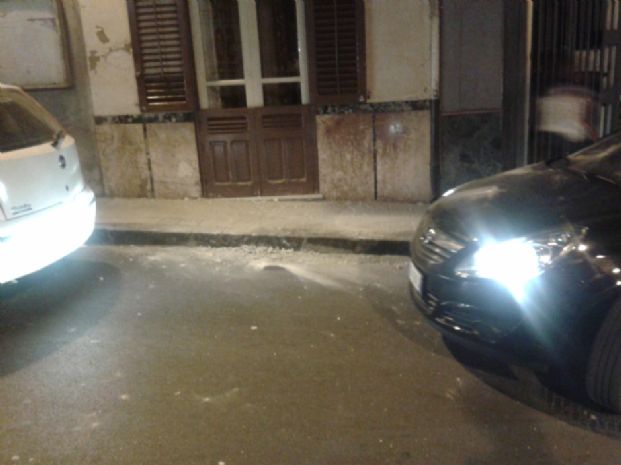 Crolla un pezzo di cornicione, solo tanta paura…..