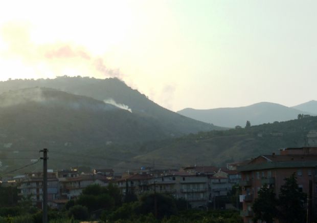 In fiamme la Montagna Grande