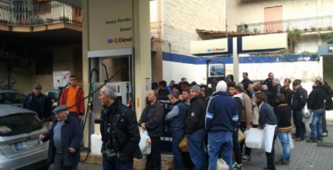 Benzina, continua la protesta. Misilmeri in tilt (le vostre foto)