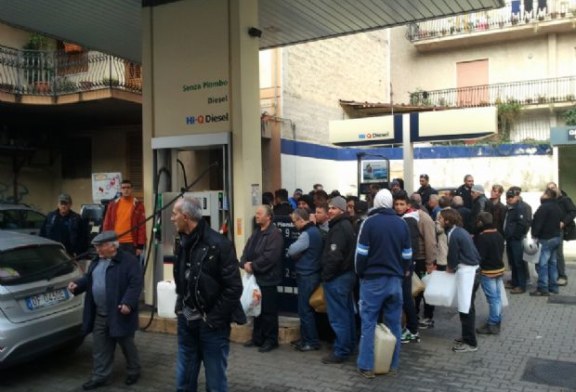 Benzina, continua la protesta. Misilmeri in tilt (le vostre foto)