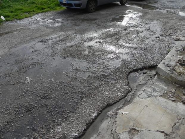 Una lettrice: C’è una fogna a cielo aperto, Aiutatemi!
