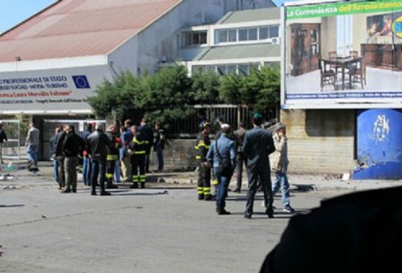 Attentato a Brindisi si seguono piste mafiose e terroristiche