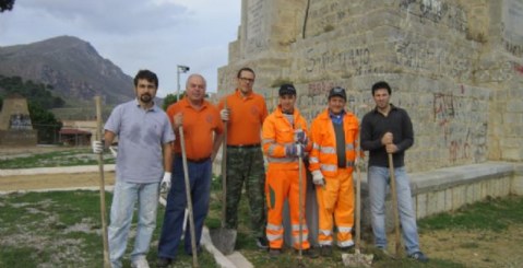 Il Commissario Pulvirenti a Piano Stoppa. Nuova Alba bonifica l’obelisco
