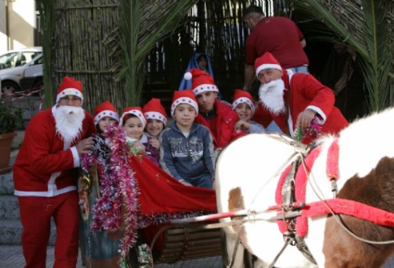 Pony, musica e tanto divertimento: “Babbo Natale in Pony”