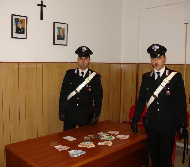Trovato in possesso di hashish e contanti, in arresto un palermitano