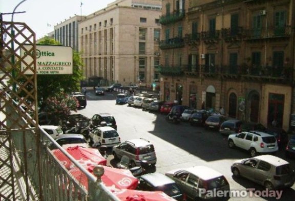 Calci e pugni ai poliziotti, arrestato posteggiatore abusivo residente a Misilmeri