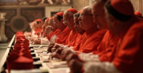 "Extra omnes", è iniziato il conclave !