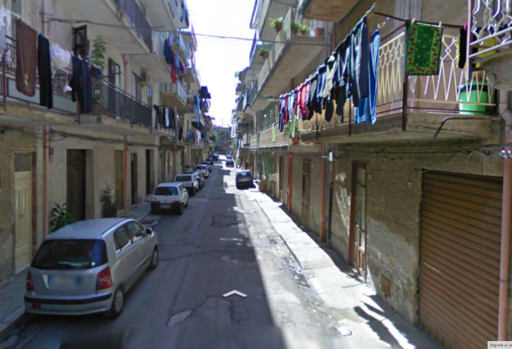 Via De Vigilia, investe una donna e scappa