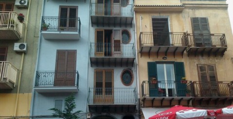 Incendio in un appartamento di corso Vittorio Emanuele