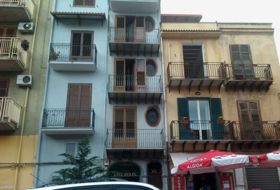 Incendio in un appartamento di corso Vittorio Emanuele