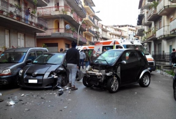 Incidente in viale Europa, traffico in tilt