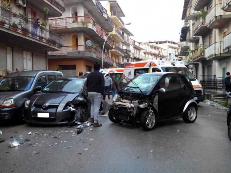 Incidente in viale Europa, traffico in tilt