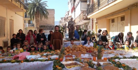 La Tavolata della Chiesa Nuova [foto]