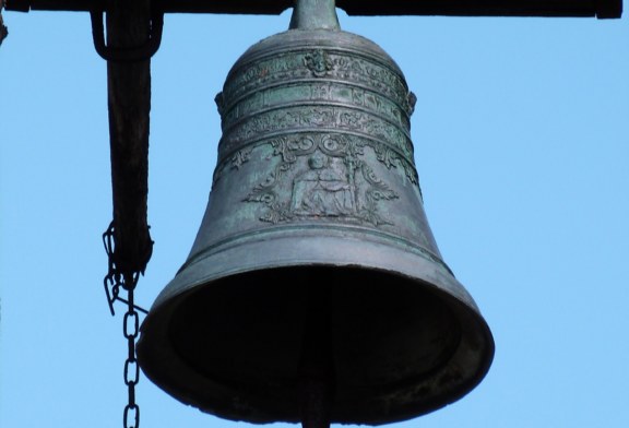 Continuano i furti, rubata anche la campana al cimitero