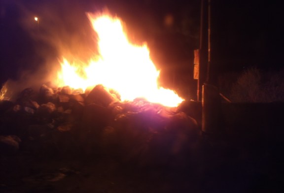 Rifiuti in fiamme, avvelenata Costa Principe [foto]