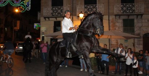 Cavalli e Majorettes, eleganza e spettacolo per le vie di Misilmeri [Foto]