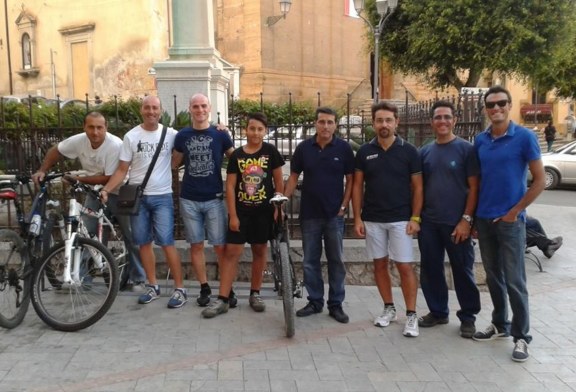 Adotta un bene Comune: montate le rastrelliere per bici in Piazza Comitato