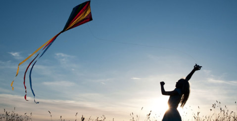 Domenica mattina volano ”i stidde”. Al Castello il festival degli aquiloni