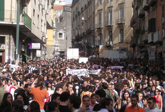 Rimborso trasporto scolastico: genitori e studenti in corteo