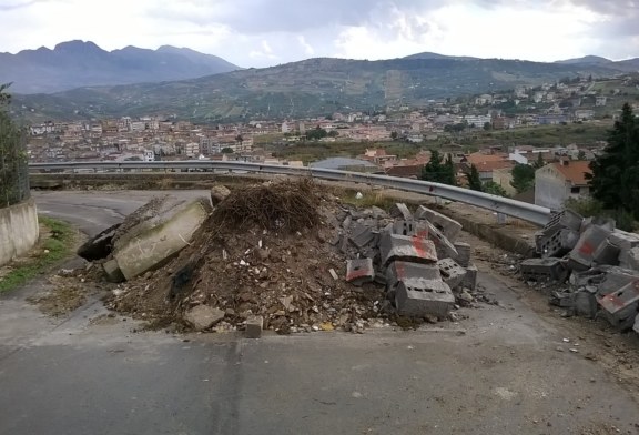Marraffa: braccio di ferro tra residenti e Comune (foto)