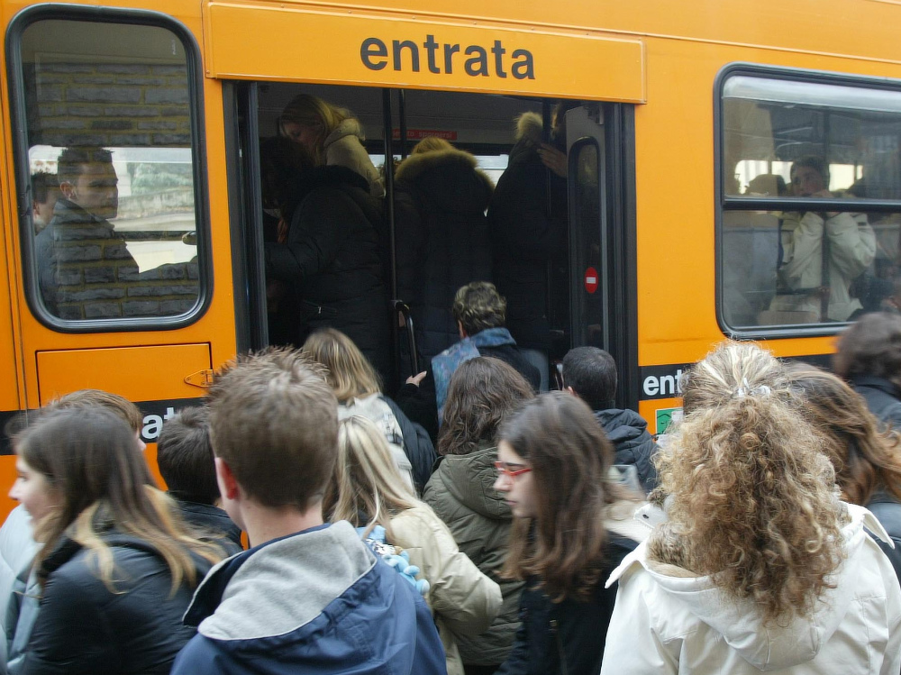 Trasporto scolastico: martedì il corteo di studenti e famiglie