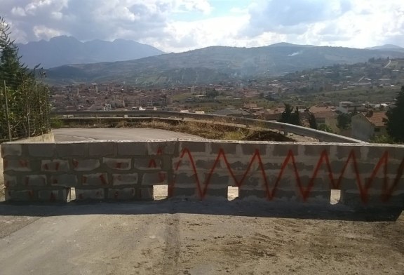 Marraffa divisa in due da un muro. Residenti sul piede di guerra [foto]