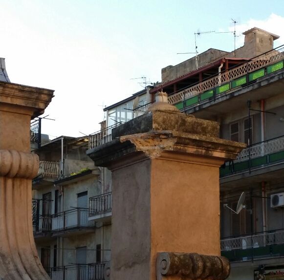 La Fontana Nuova ancora vandalizzata nell’indifferenza generale