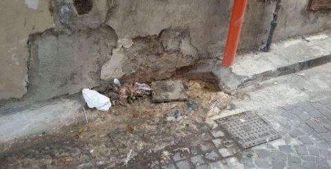 Via dei Bersaglieri. I residenti: ”siamo nella me***”
