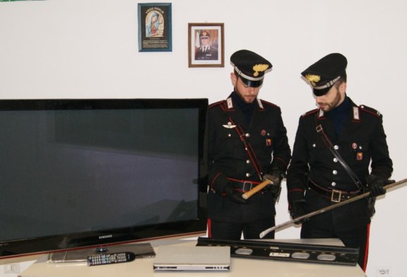 Sorpresi con la refurtiva, i Carabinieri arrestano due giovani