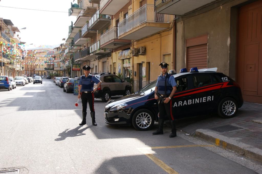 Abitazione in fiamme, i Carabinieri portano in salvo nucleo familiare