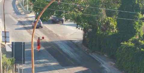 Si asfaltano le strade. Finalmente !