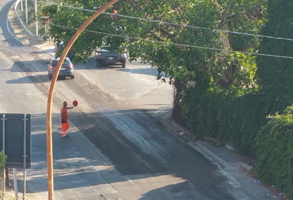 Si asfaltano le strade. Finalmente !