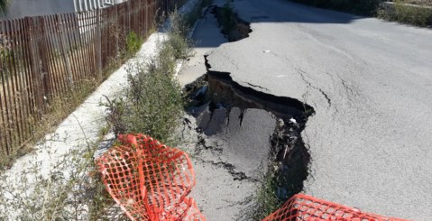 Frana in Via Papa Leone II, la strada è impraticabile da mesi