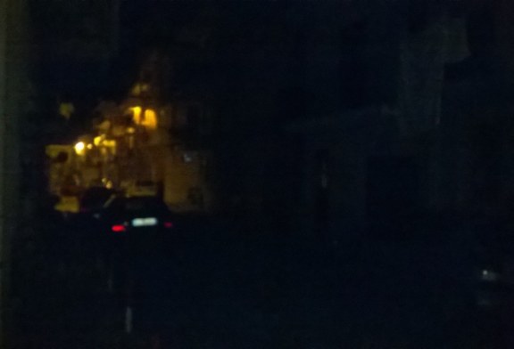 Il lettore segnala: Via Turati al buio da diversi mesi