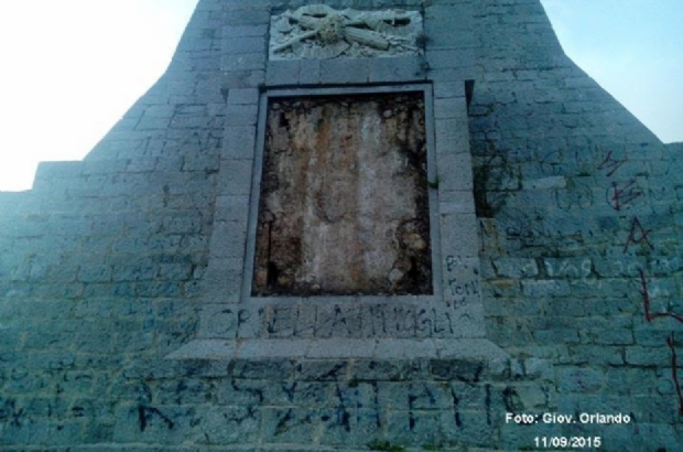 Obelisco di Gibilrossa, crolla un pezzo di storia