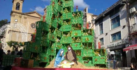 L’albero del Traina sensibilizza al riciclo e accende il natale a misilmeri.