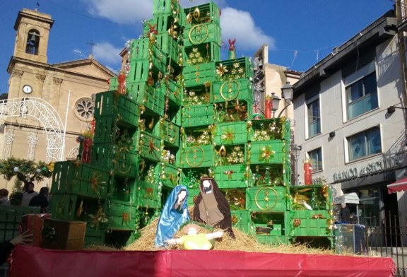L’albero del Traina sensibilizza al riciclo e accende il natale a misilmeri.