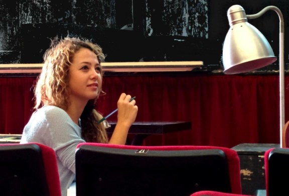 L’attrice Lavinia Coniglio in “Doppio Sogno” al teatro Arcobaleno di Roma