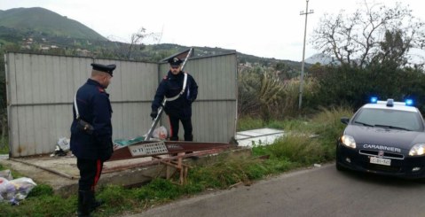 Sorpresi a smontare un box: in arresto due fratelli [Foto]