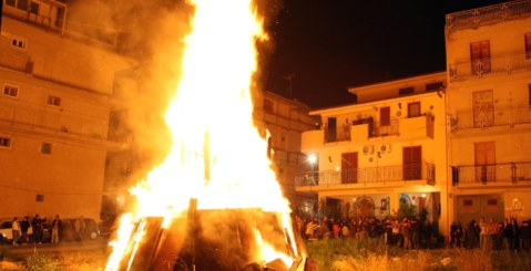 Domani la tradizionale “Vampa di San Giuseppe” a Costa Principe