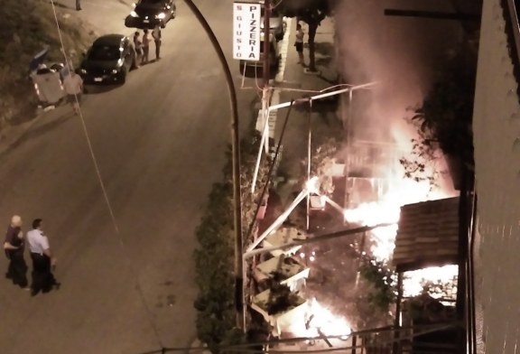 Incendio nella pizzeria “San Giusto”. Le foto