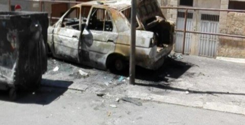 Fuoco nelle notte, in fiamme un’automobile