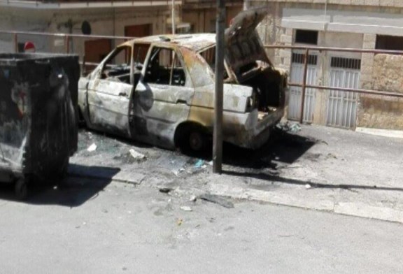 Fuoco nelle notte, in fiamme un’automobile