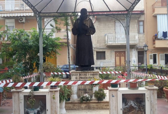 Incendio o atto vandalico? A fuoco la statua di padre Pio