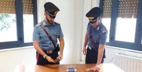 Ai domiciliari con 100 gr di Hashish, arrestato dai Carabinieri