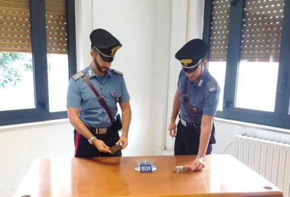 Ai domiciliari con 100 gr di Hashish, arrestato dai Carabinieri