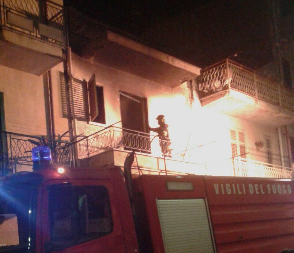 Appartamento in fiamme in Via Francesco Del Bosco