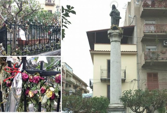 Omaggio floreale all’immacolata, i fiori (secchi) sono ancora lì